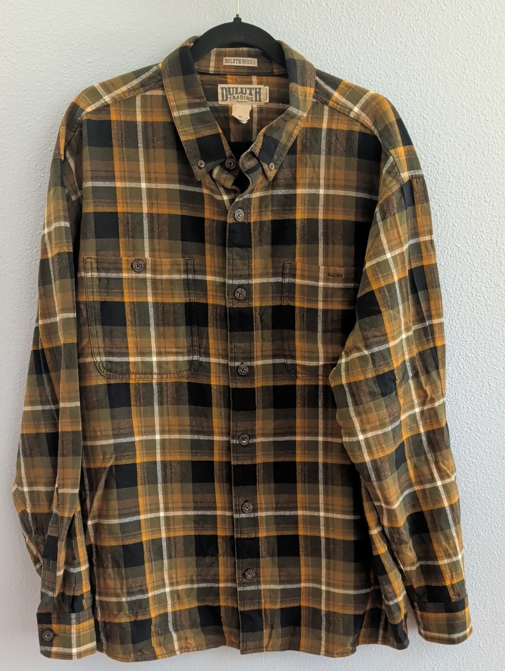Duluth Trading Co Untucked Relaxed Fit Men's Yellow Black Plaid Button-Up Shirt